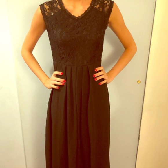 Dresses & Skirts - Gorgeous dress----can be dressed UP or styled down